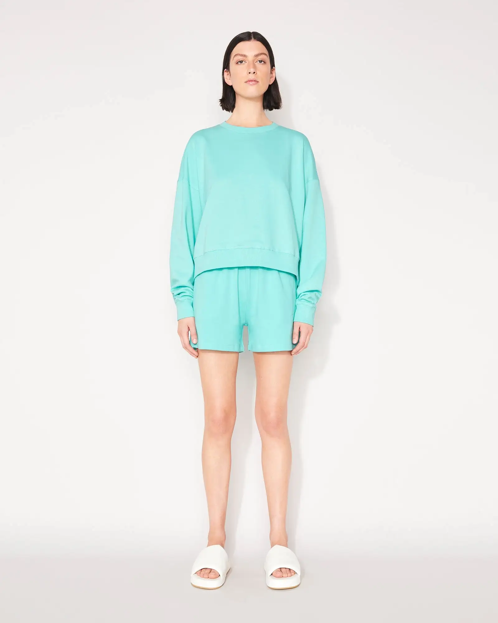 ESSENTIAL CROP SWEATSHIRT - ARUBA BLUE