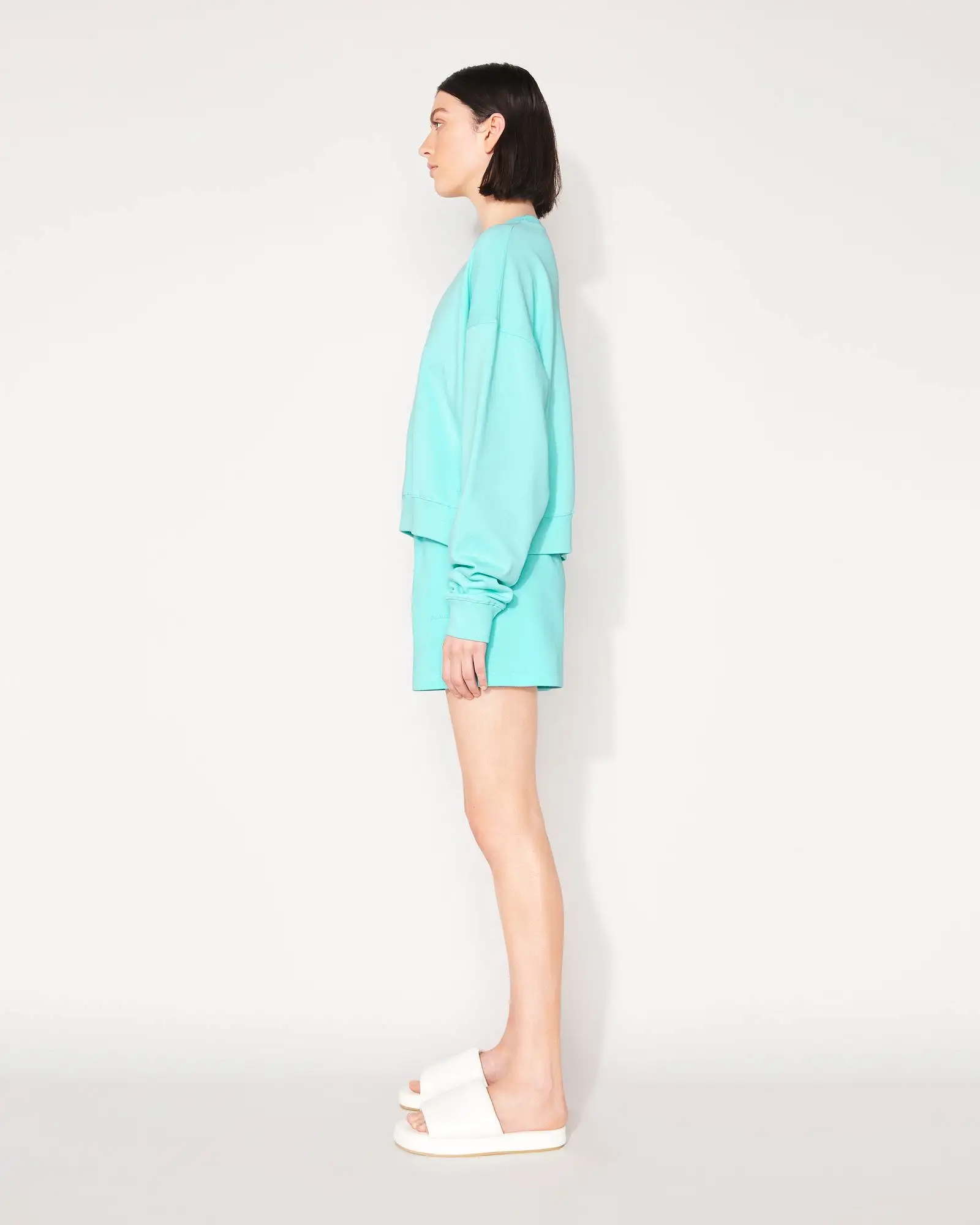 ESSENTIAL CROP SWEATSHIRT - ARUBA BLUE