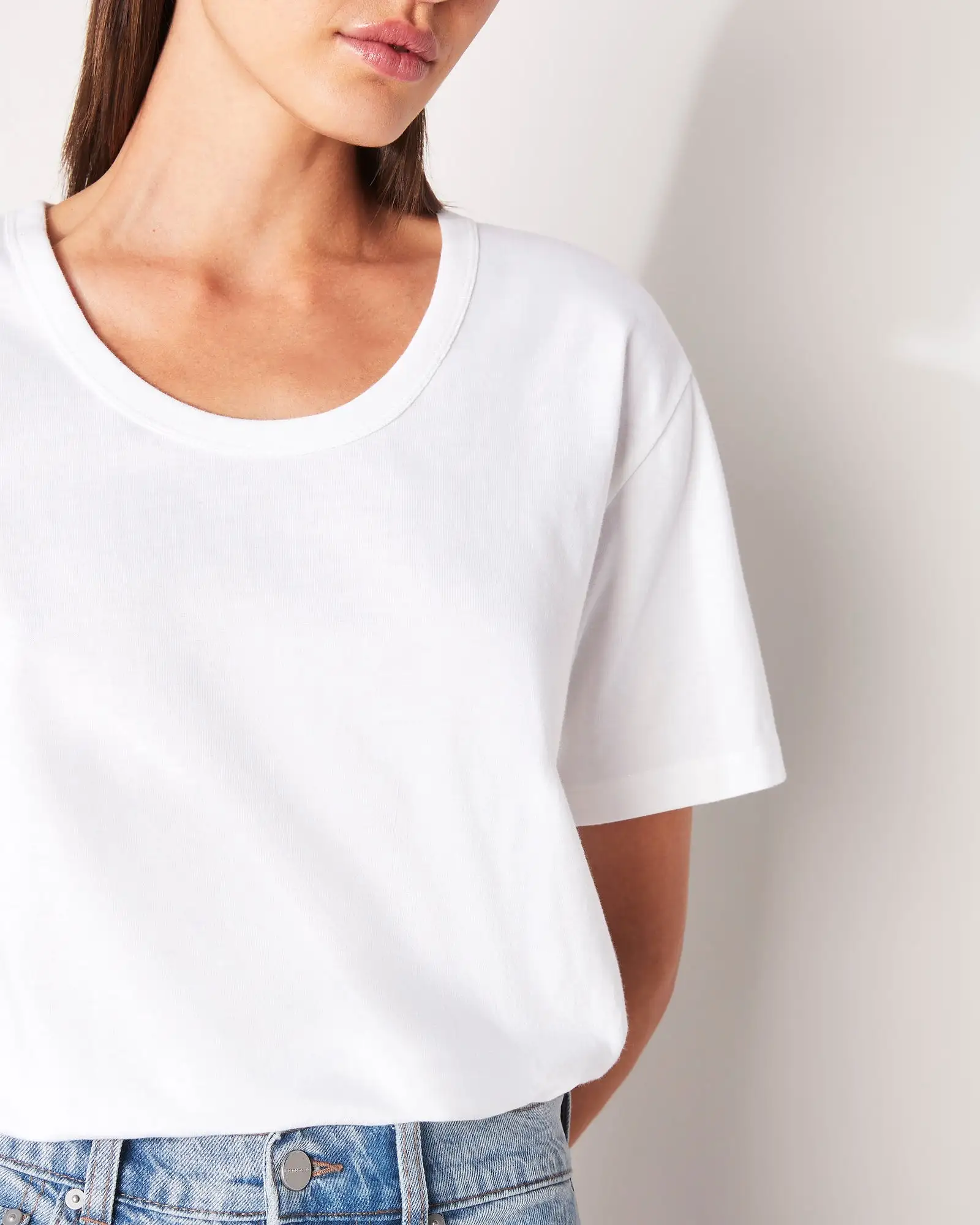 ESSENTIAL SCOOP T-SHIRT - WHITE