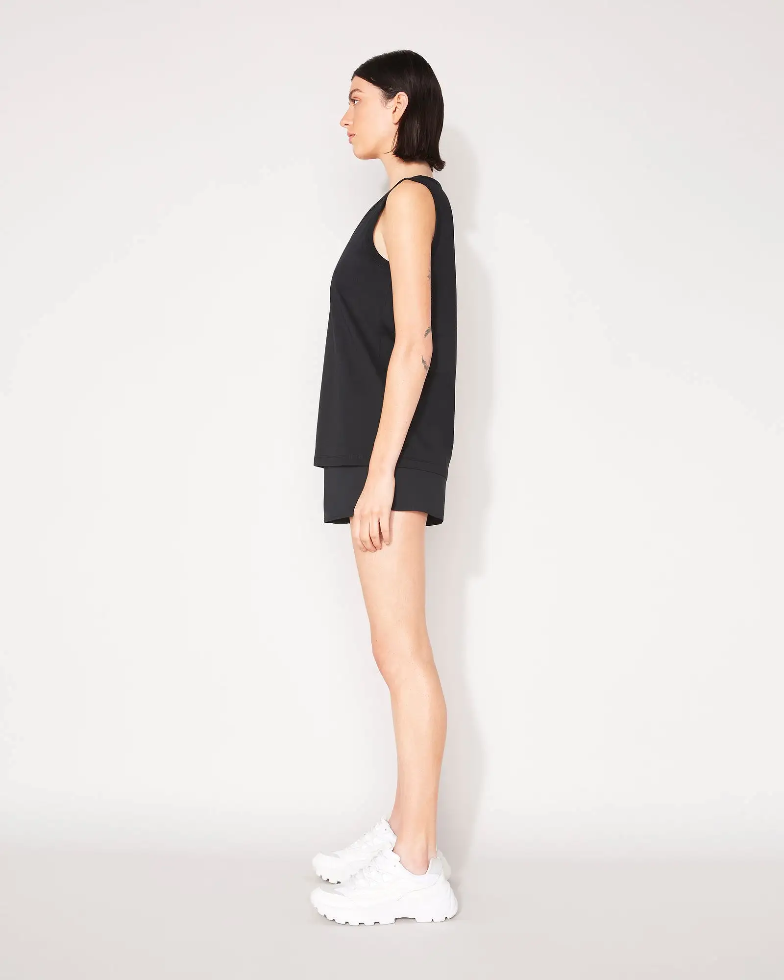 ESSENTIAL SCOOP TANK - BLACK