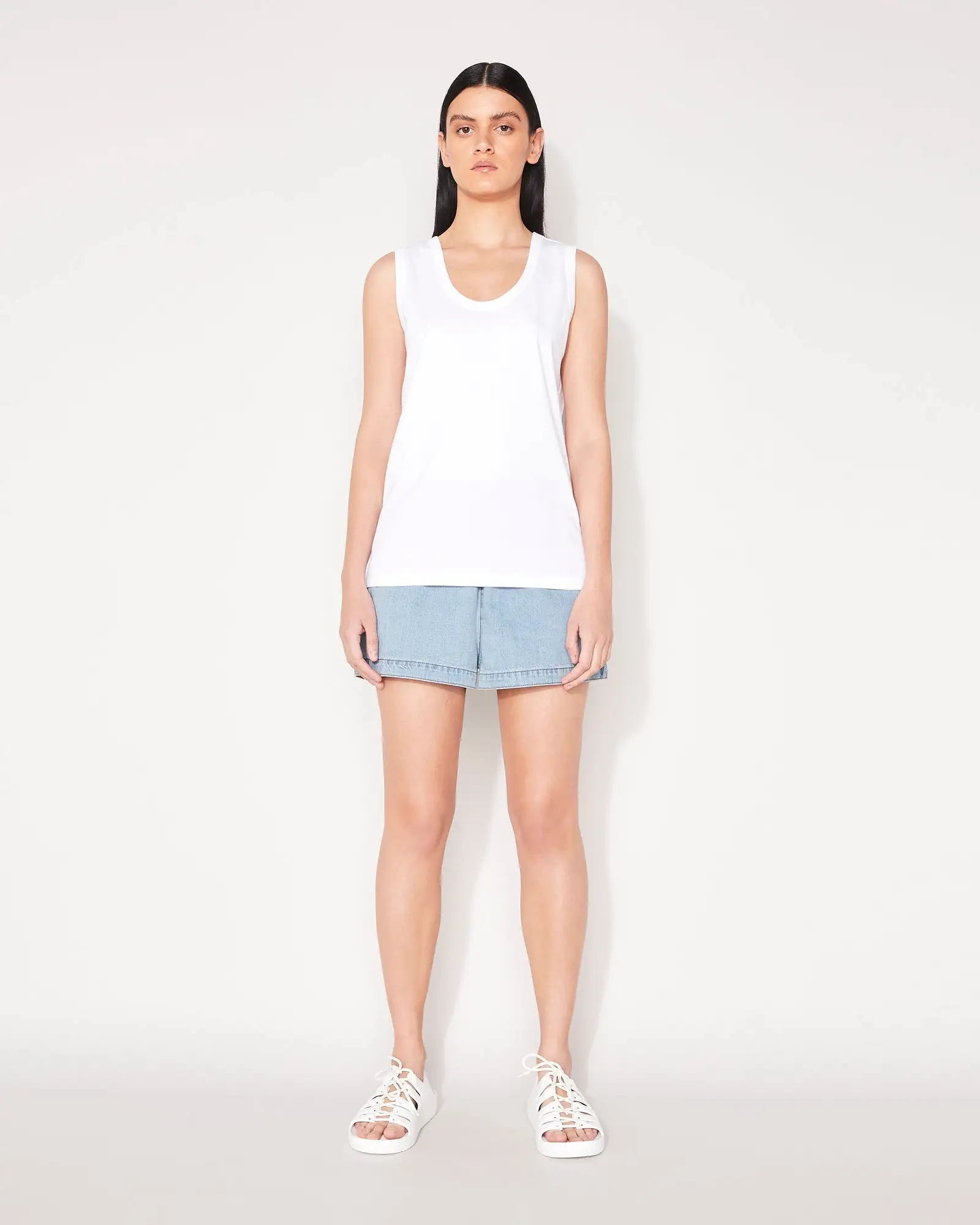 ESSENTIAL SCOOP TANK - WHITE