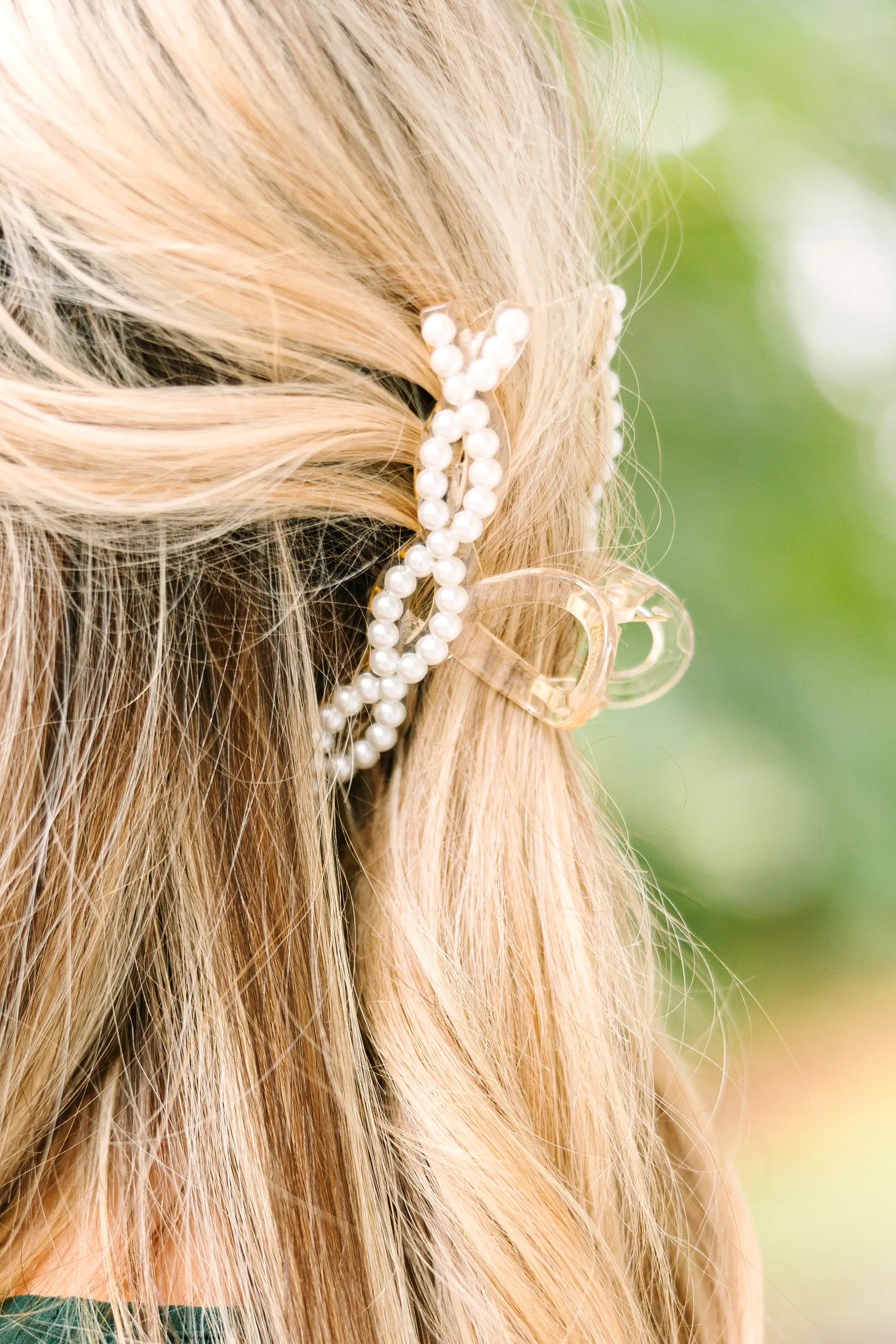 Stay Sweet Clear Pearl Studded Clip